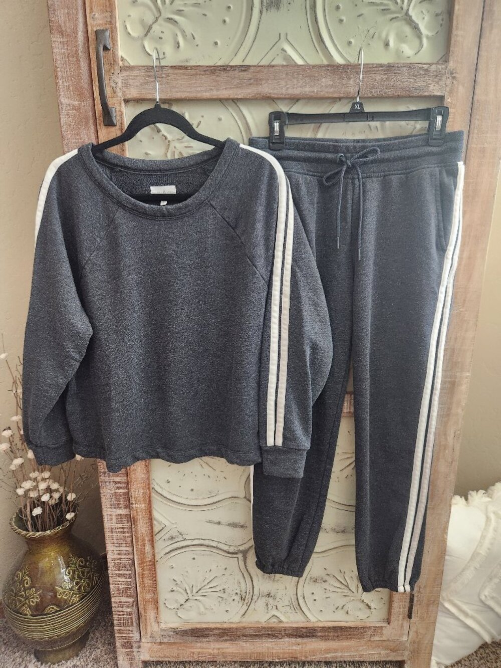 Lou & Grey Matching Sweatsuit Lounge Set | Sz Medium Top, Sz Small Bottoms